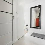 Lumina With Balcony In Heart شقة